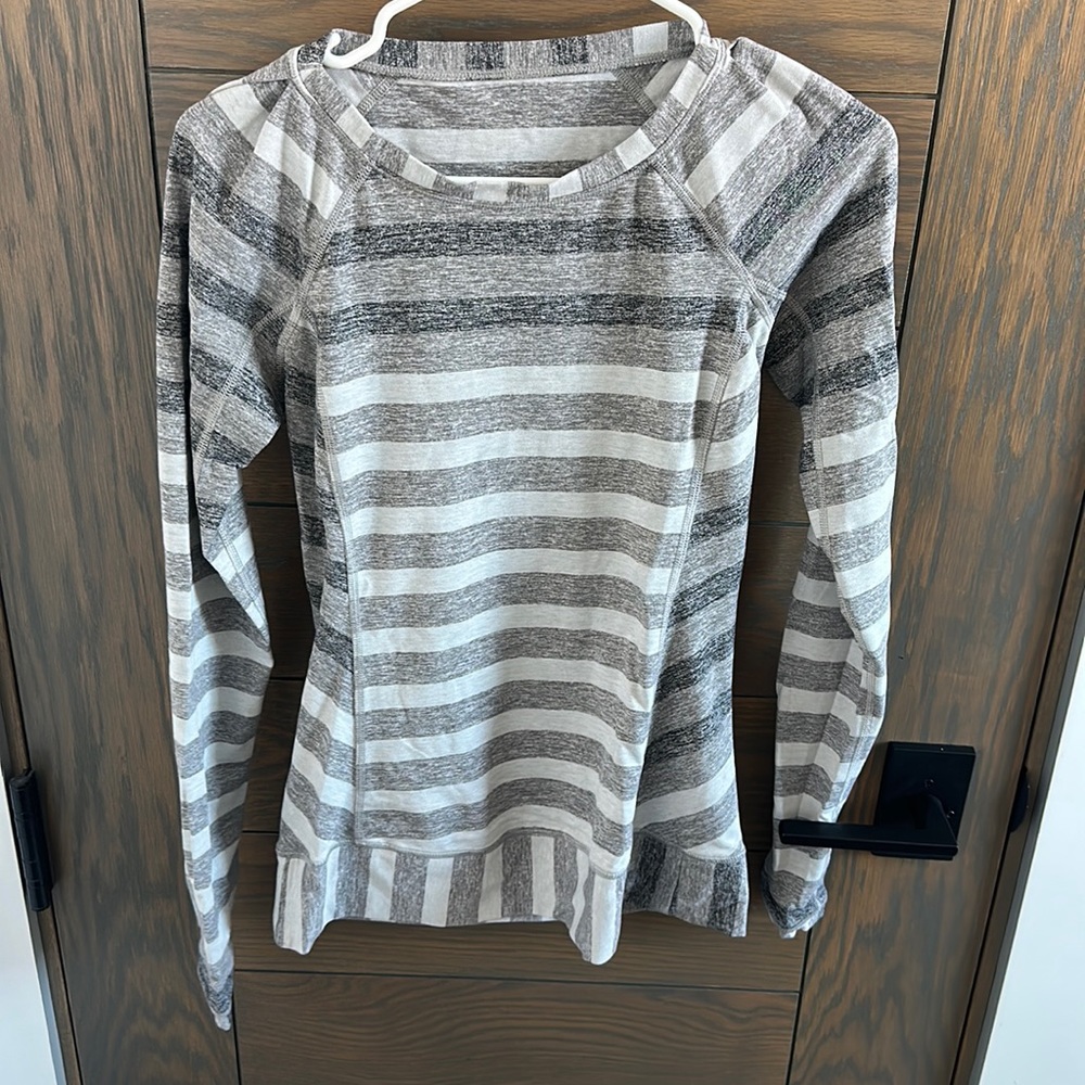 LULULEMON LONG SLEEVE GREY AND WHITE STRIPE TEE